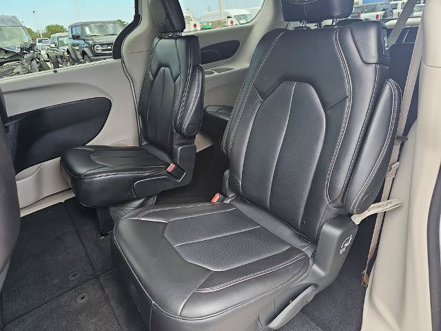 Used 2024 Chrysler Pacifica Touring-L FWD image 14