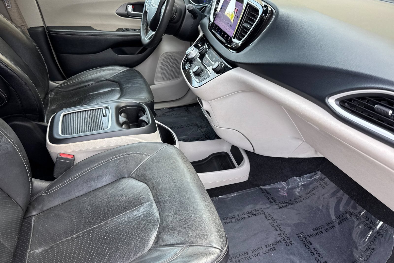 Used 2022 Chrysler Pacifica Touring-L FWD image 21