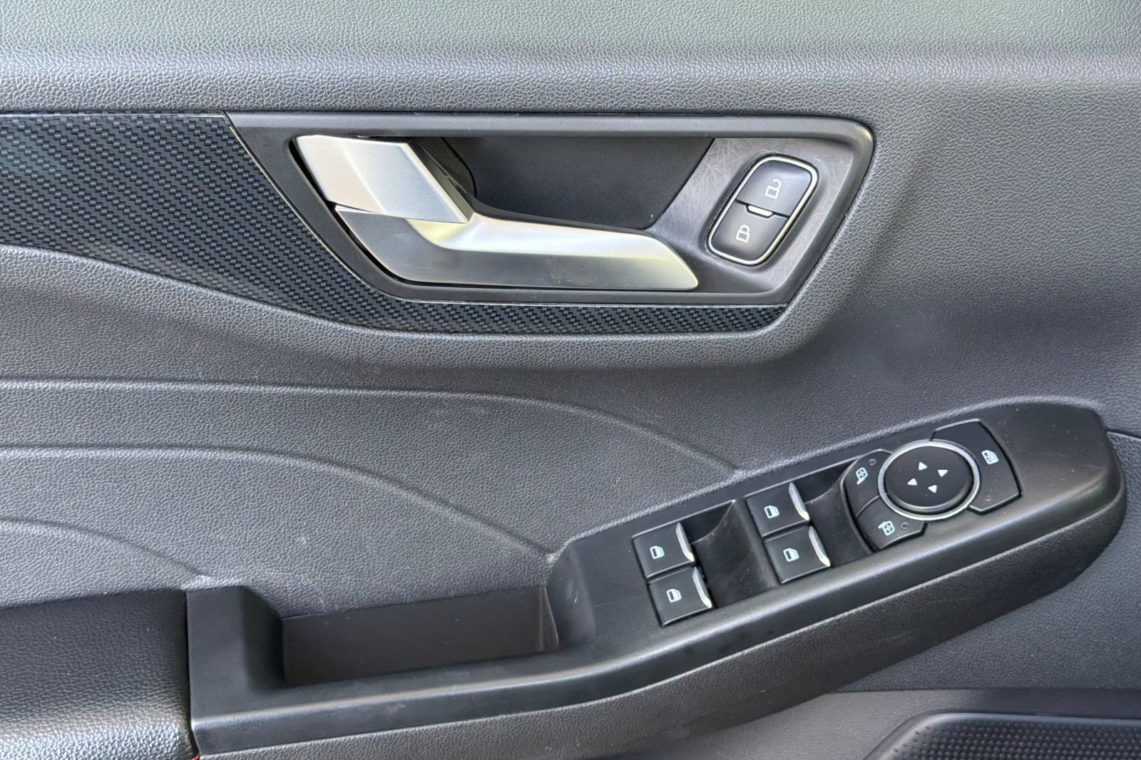 Certified 2025 Ford Escape ST-Line FWD image 17