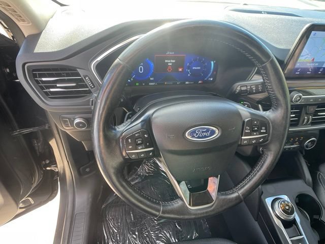 Certified 2020 Ford Escape Titanium AWD/4WD image 17