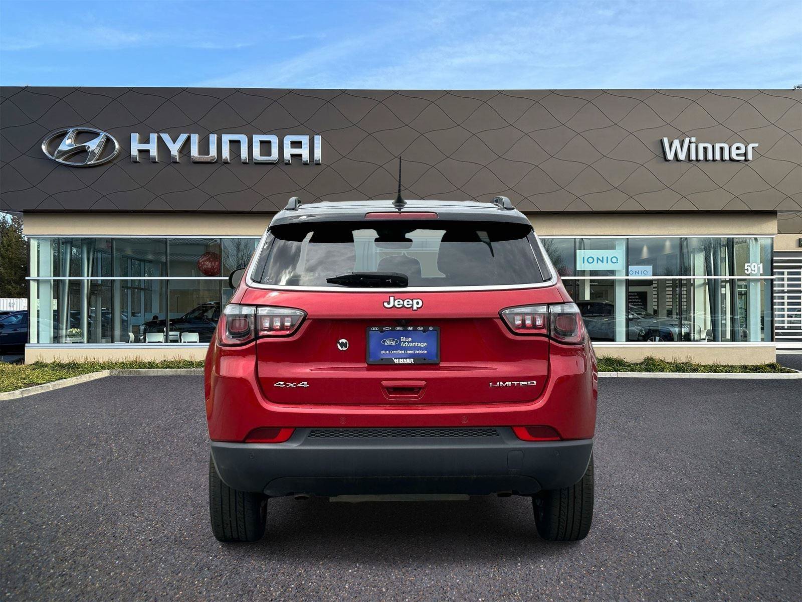 Used 2025 Jeep Compass Limited AWD/4WD image 3