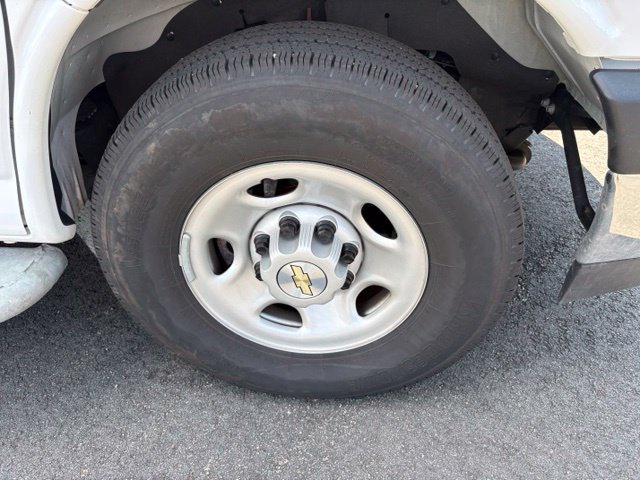 Used 2025 Chevrolet Express 2500 w/ Driver Convenience Package RWD image 9