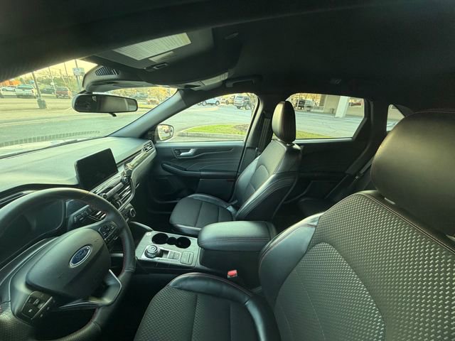 Certified 2025 Ford Escape ST-Line image 3