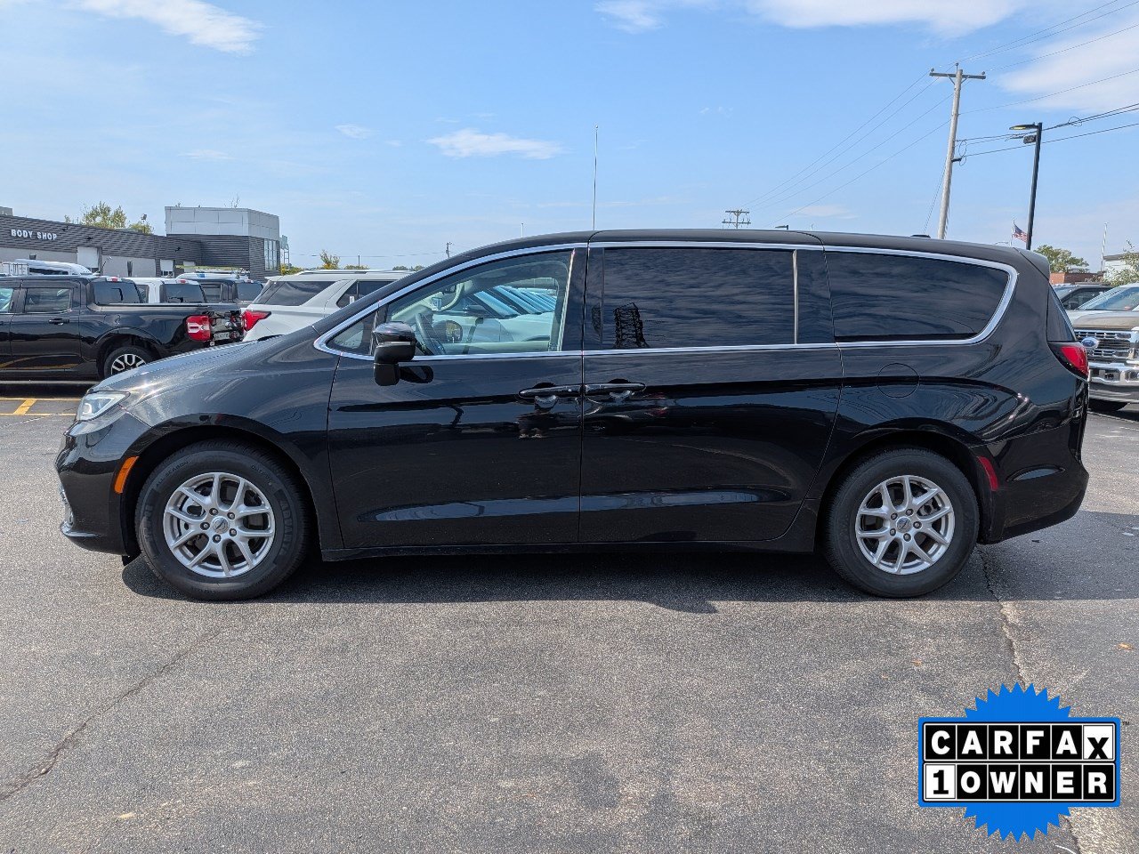 Used 2023 Chrysler Pacifica Touring-L FWD image 7