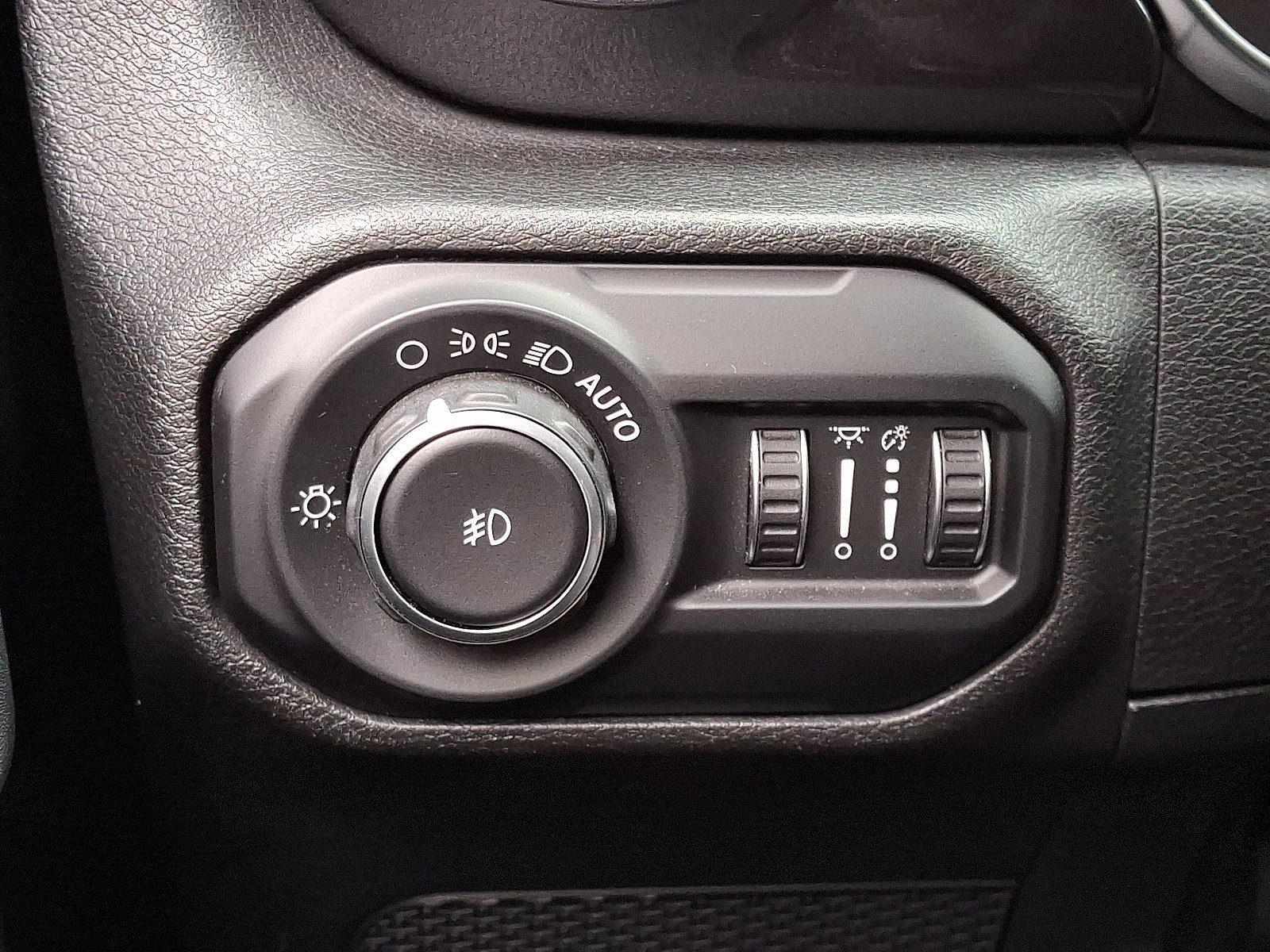 Used 2020 Jeep Wrangler Unlimited Sport image 27