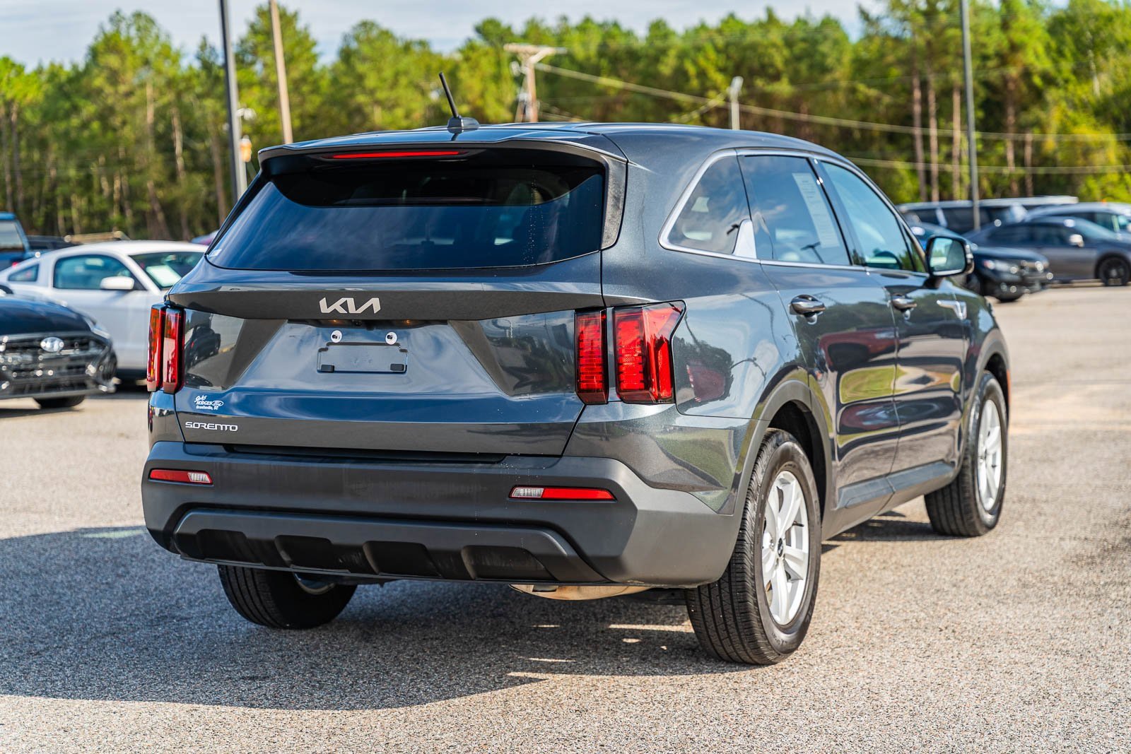 Used 2023 Kia Sorento LX image 5