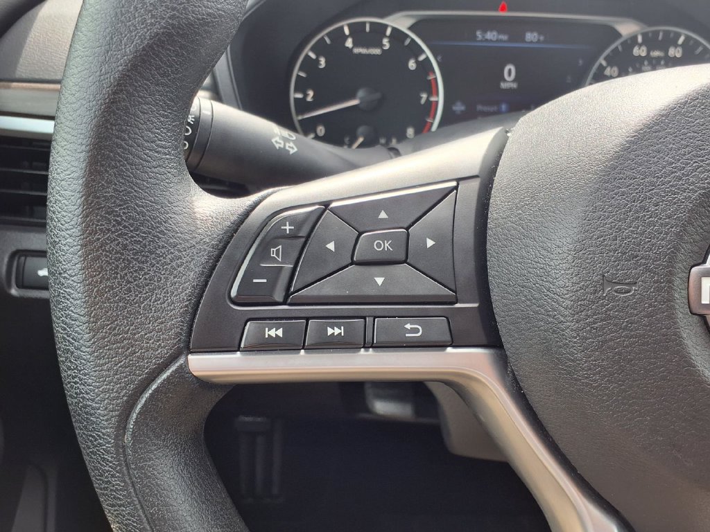 Used 2025 Nissan Altima 2.5 SV FWD image 15