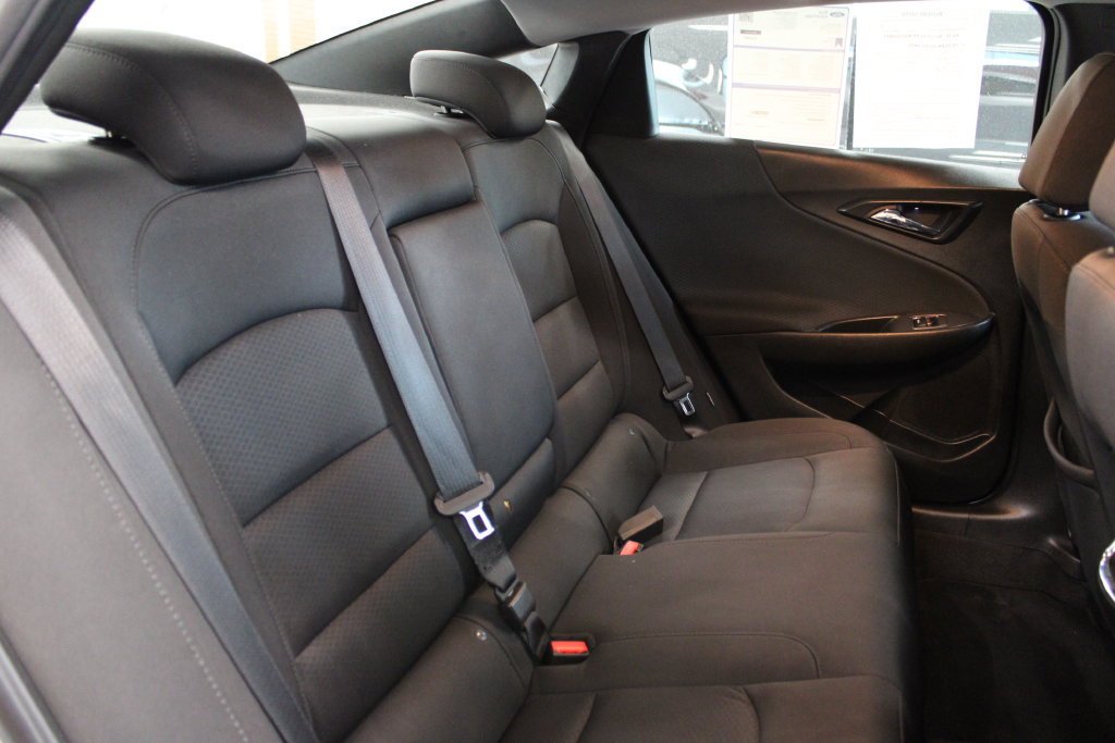Used 2018 Chevrolet Malibu LT FWD image 37