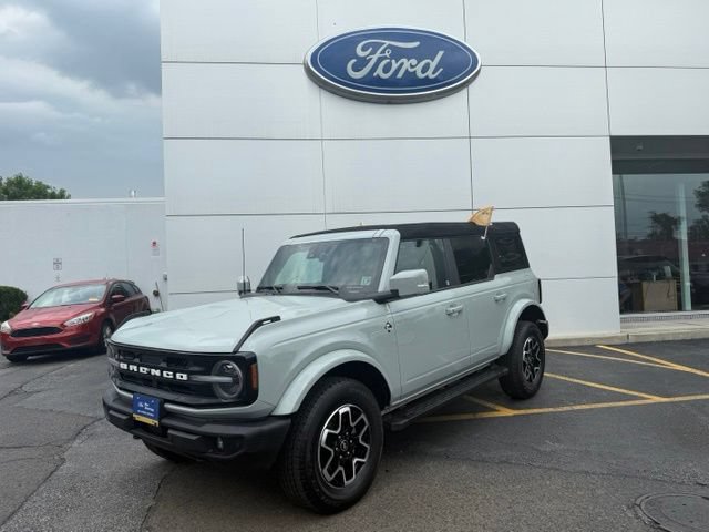 Certified 2024 Ford Bronco Outer Banks AWD/4WD image 2