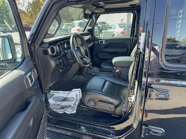 Used 2023 Jeep Wrangler Unlimited Sahara AWD/4WD image 8