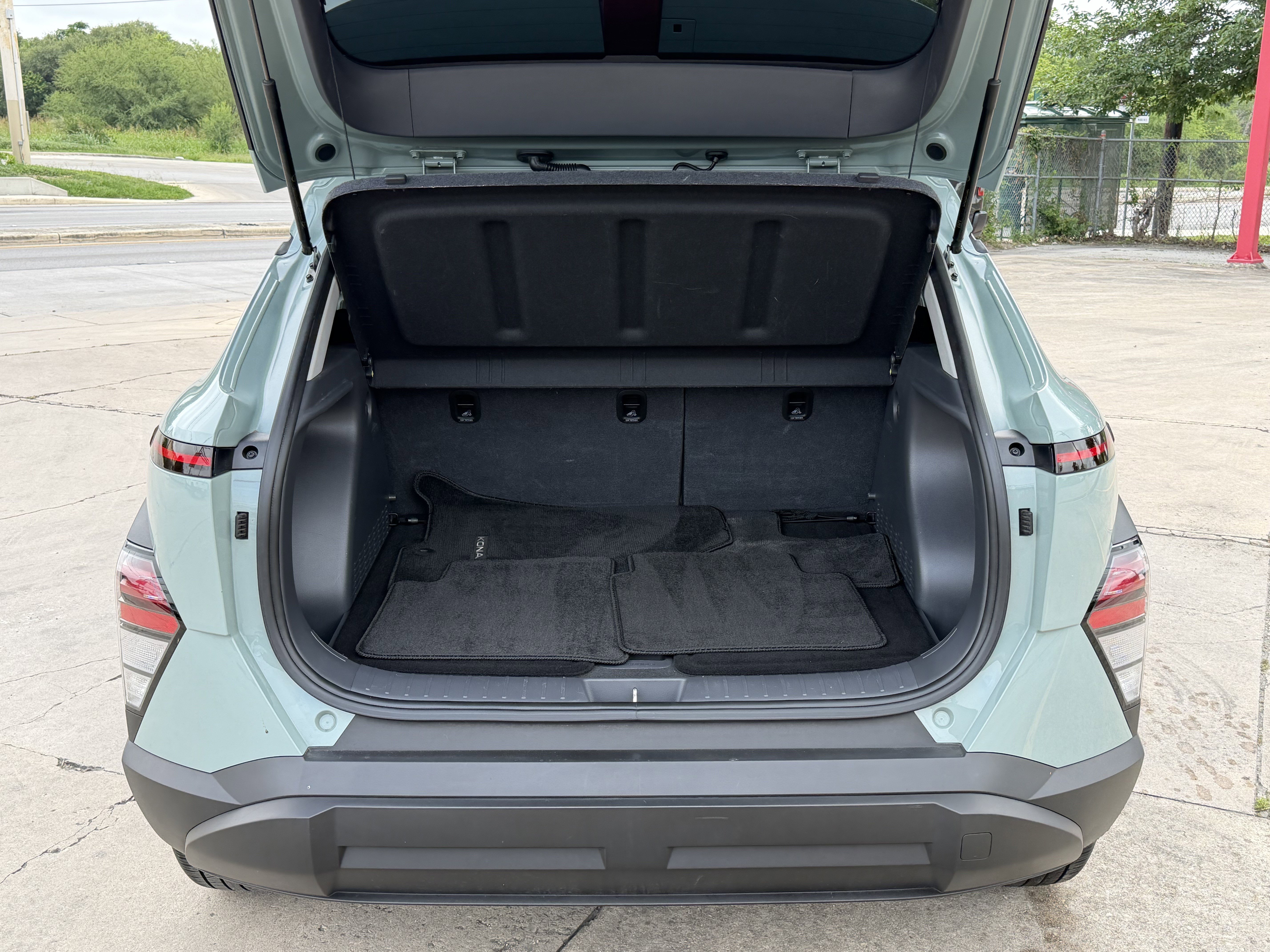 Used 2024 Hyundai Kona SEL w/ Convenience Package FWD image 12
