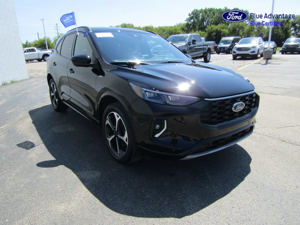 Certified 2023 Ford Escape ST-Line Elite w/ Premium Technology Package AWD/4WD image 11