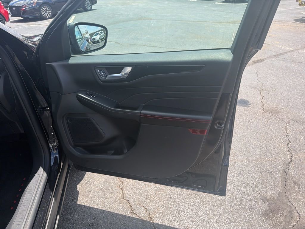 Certified 2022 Ford Escape SEL w/ SEL Stealth AWD Package image 32