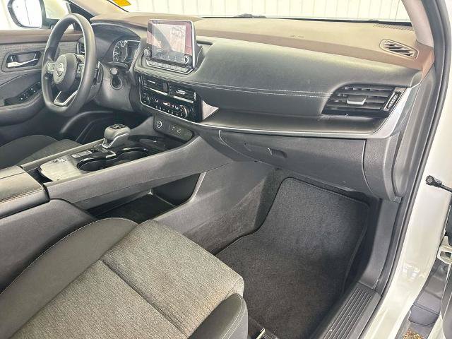 Used 2022 Nissan Rogue SV FWD image 17