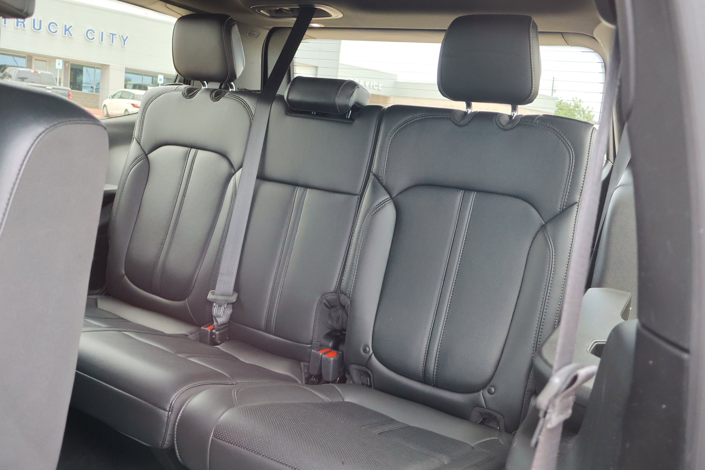 Used 2023 Jeep Wagoneer 4WD image 32