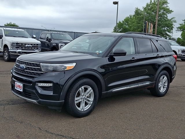 Certified 2023 Ford Explorer XLT w/ Equipment Group 202A AWD/4WD image 3