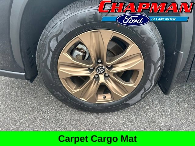 Used 2022 Toyota Highlander Bronze Edition AWD/4WD image 3