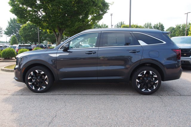 Used 2025 Kia Sorento EX w/ Panoramic Sunroof Package AWD/4WD image 4