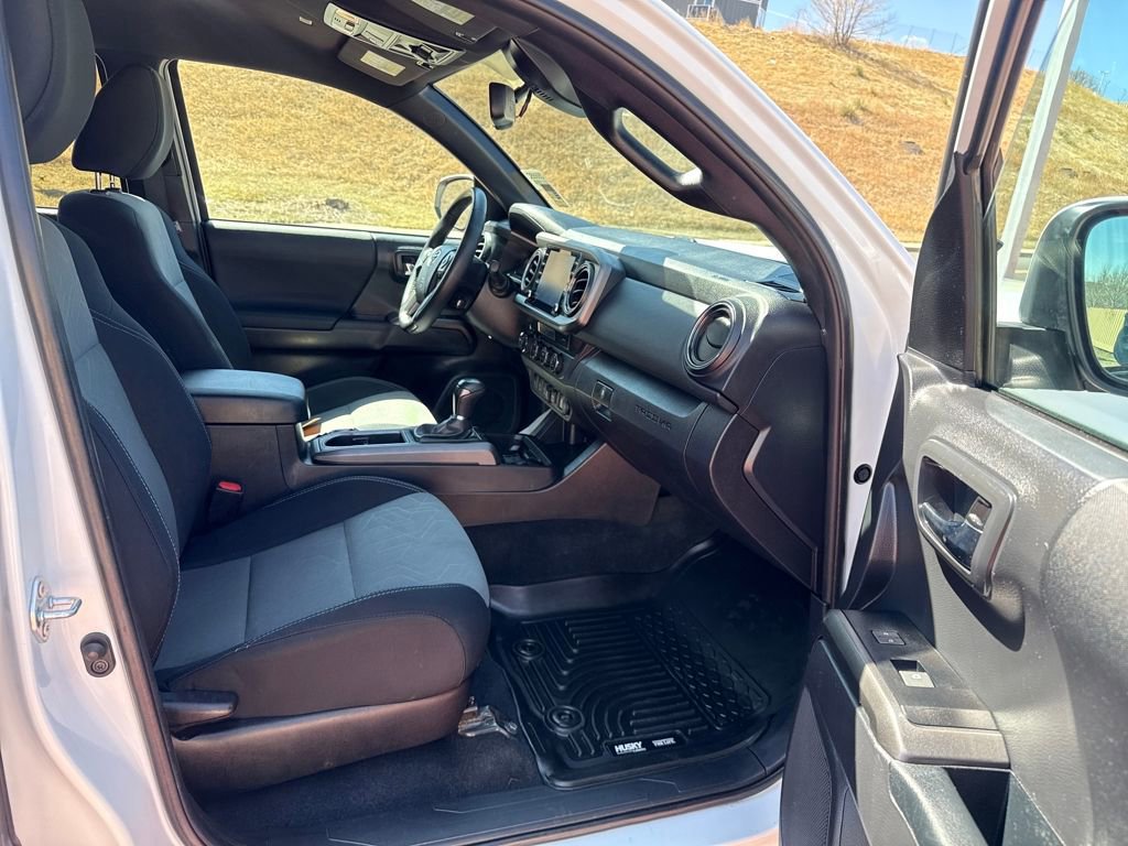 Used 2022 Toyota Tacoma TRD Off-Road w/ Technology Package image 24