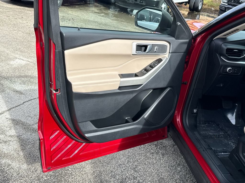 Certified 2020 Ford Explorer XLT w/ Equipment Group 202A image 13