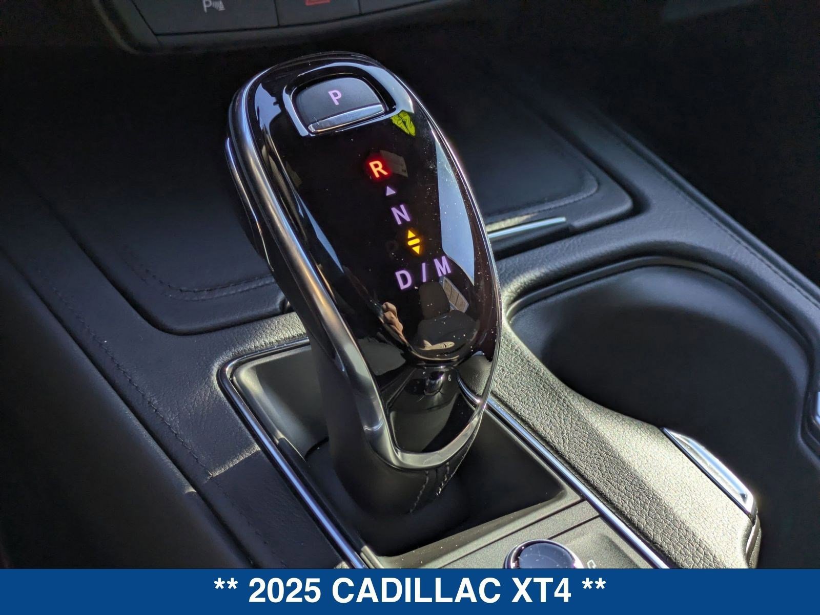 Used 2025 Cadillac XT4 Premium Luxury image 34