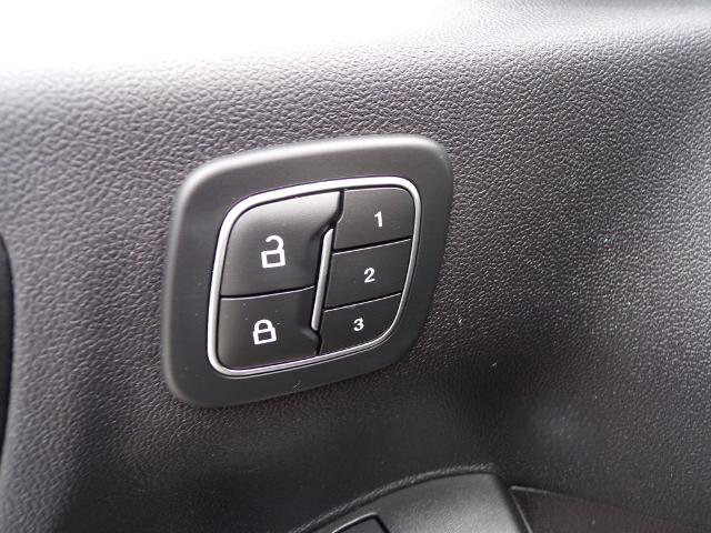 Certified 2022 Ford Escape SEL w/ SEL Stealth AWD Package image 16