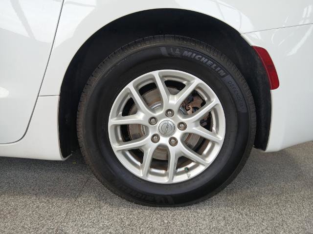 Used 2020 Chrysler Voyager Lxi image 9