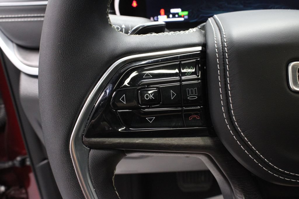 Used 2023 Jeep Grand Cherokee Overland AWD/4WD image 28