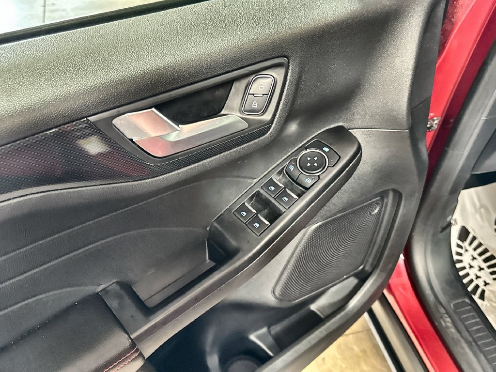 Certified 2025 Ford Escape ST-Line FWD image 14