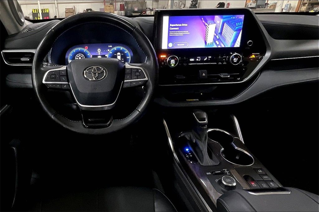 Used 2023 Toyota Highlander Platinum image 7