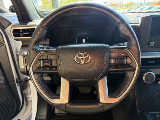 Used 2025 Toyota 4Runner SR5 AWD/4WD image 19