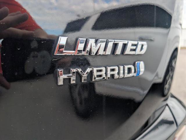 Used 2018 Toyota RAV4 Limited image 17