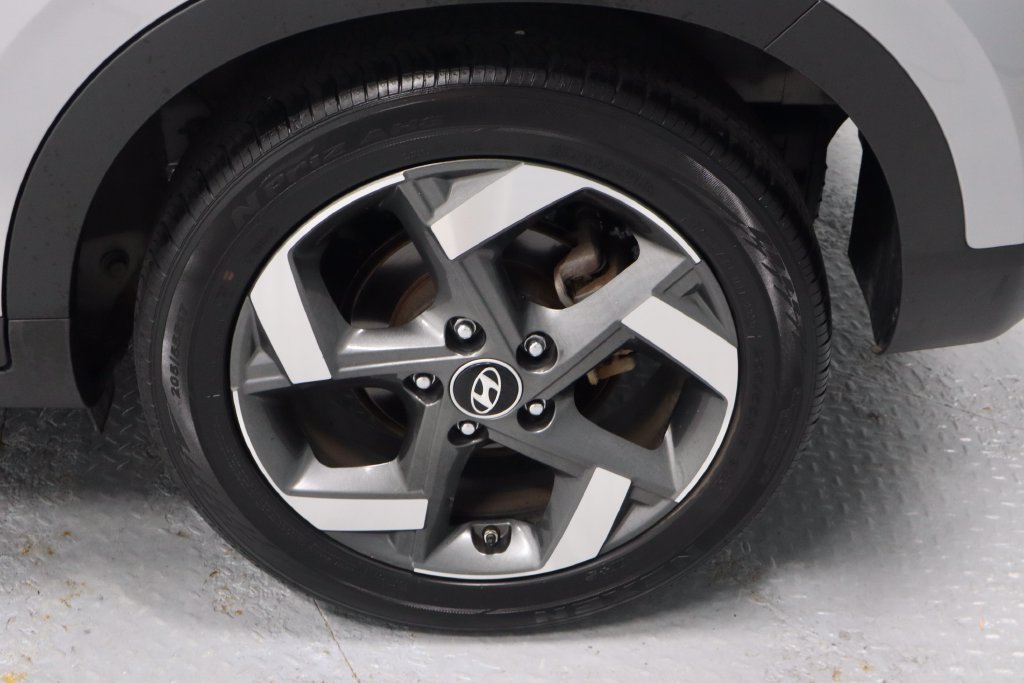 Used 2024 Hyundai Venue SEL FWD image 18