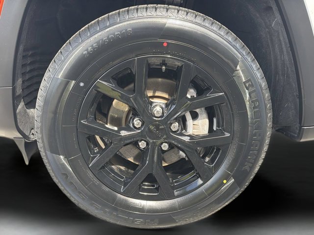 Used 2025 Jeep Grand Cherokee Altitude AWD/4WD image 33