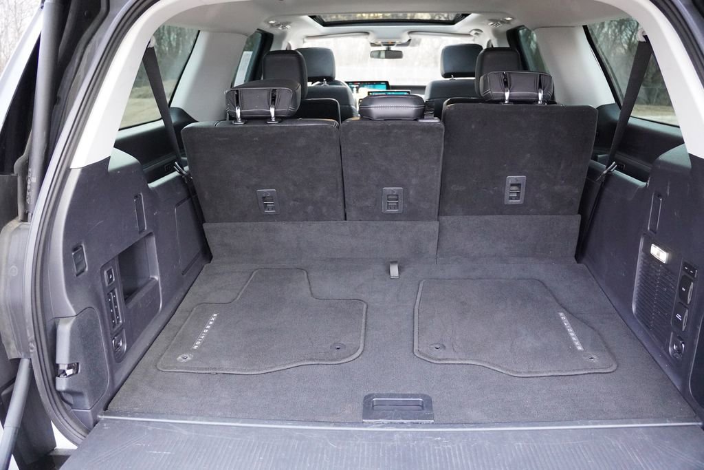 Certified 2025 Ford Expedition Max Platinum image 23