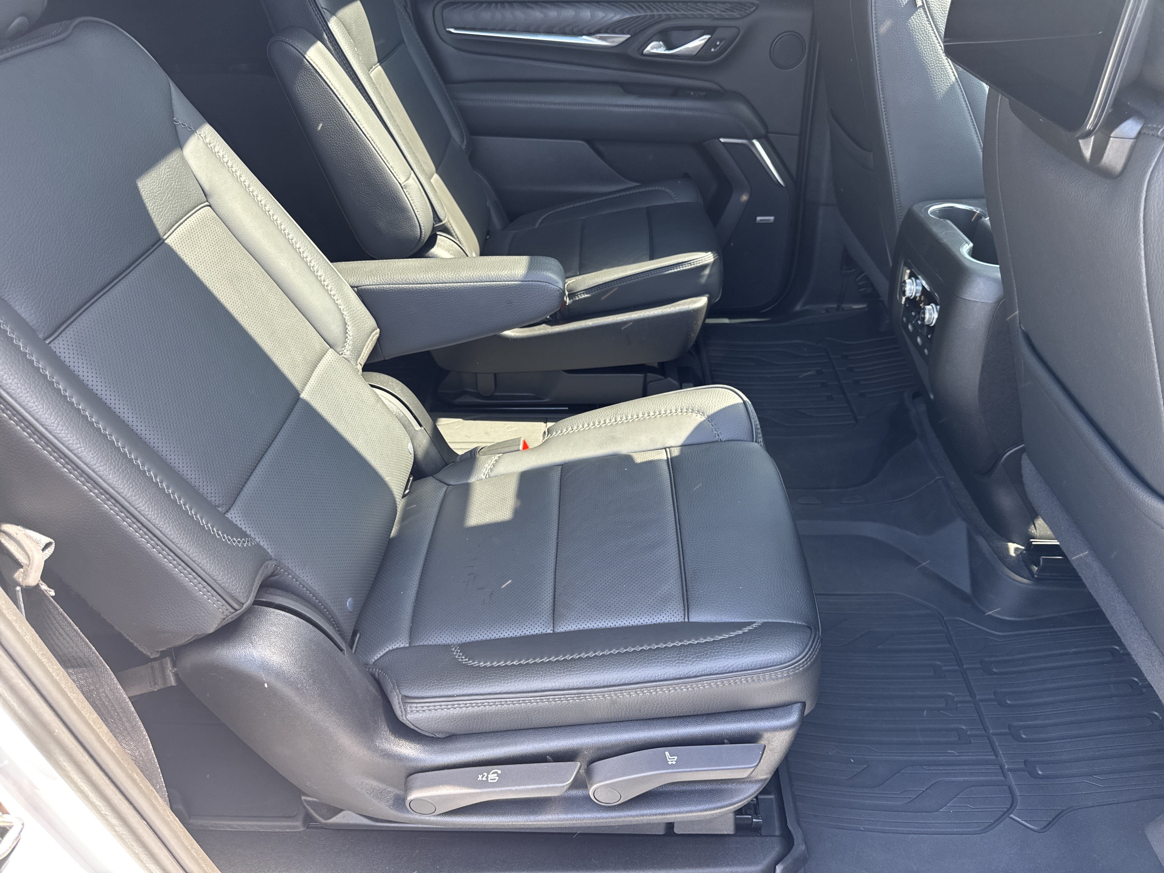 Used 2024 GMC Yukon XL Denali w/ Advanced Technology Package AWD/4WD image 19