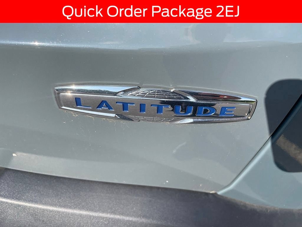 Used 2018 Jeep Renegade Latitude w/ Cold Weather Group AWD/4WD image 5
