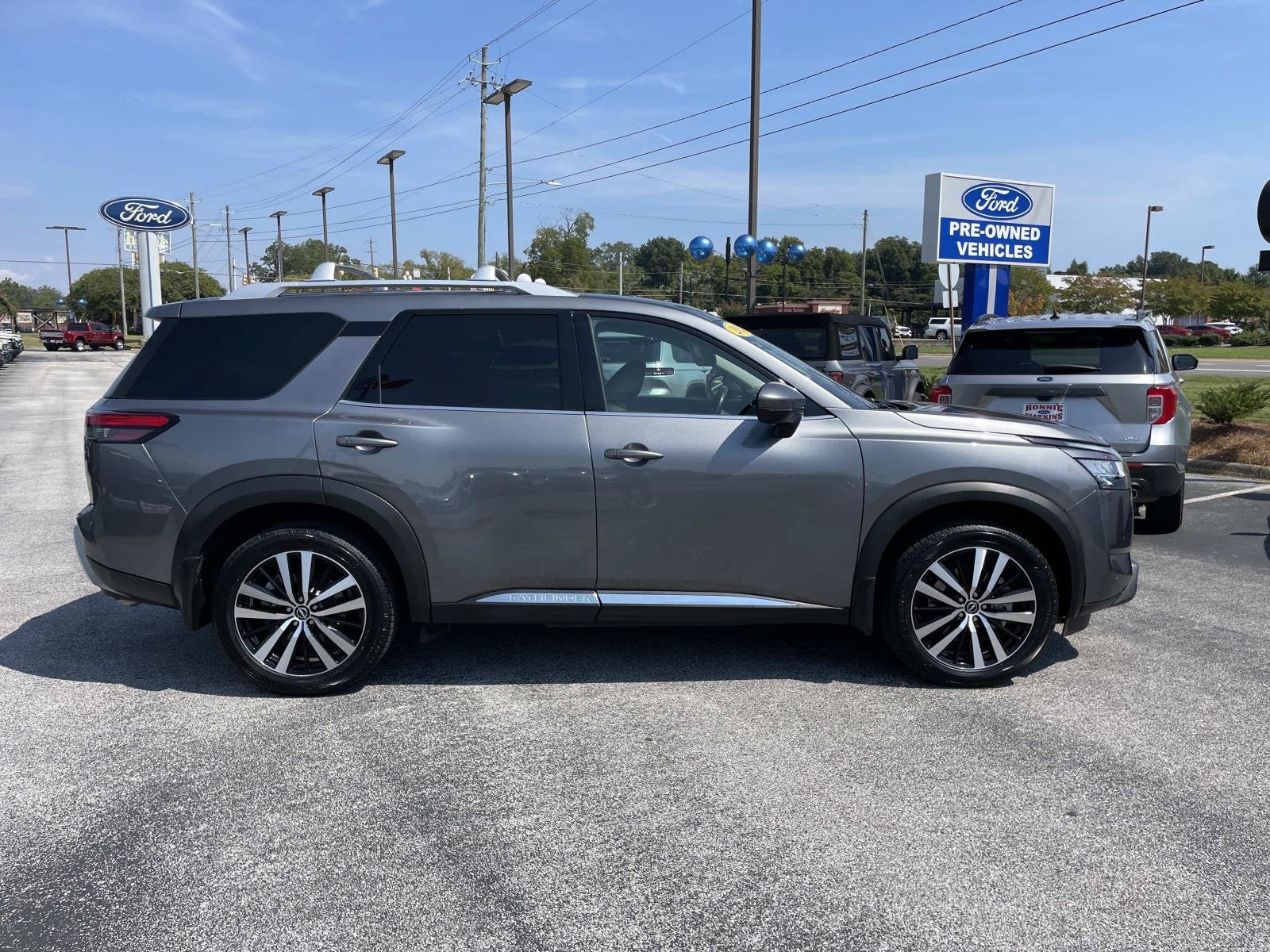 Used 2024 Nissan Pathfinder Platinum w/ Cargo Package FWD image 2
