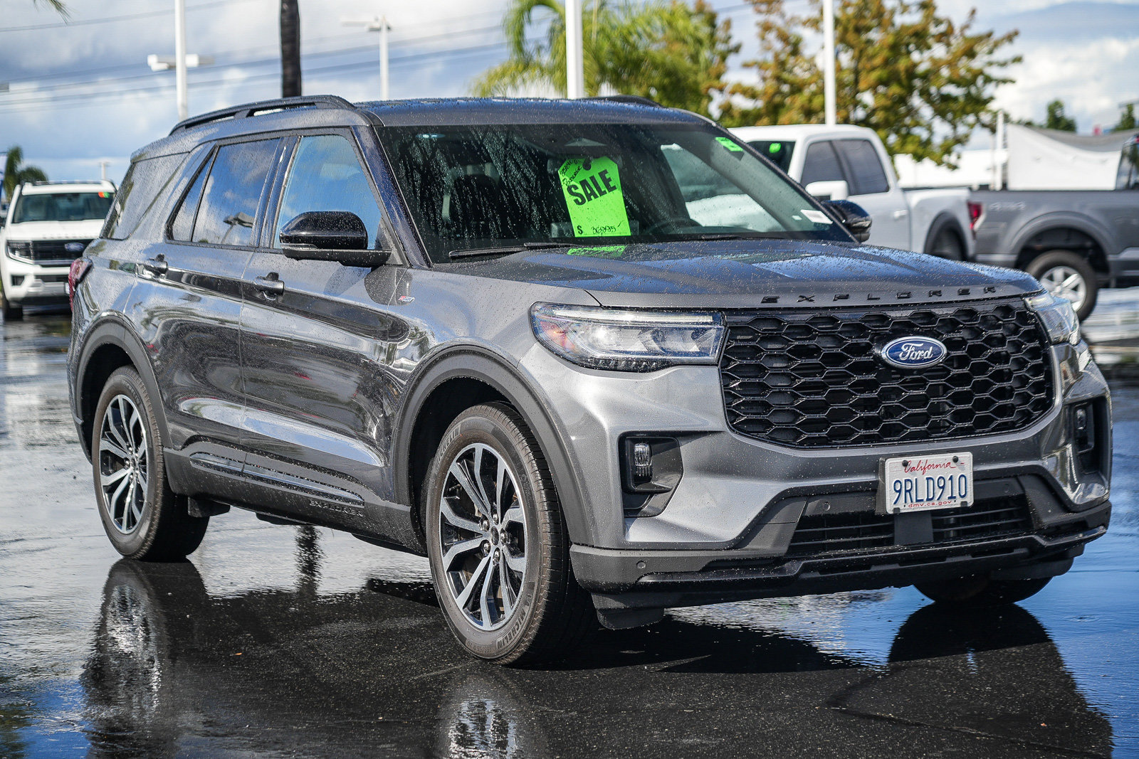 Certified 2025 Ford Explorer ST-Line w/ Premium Package RWD image 6