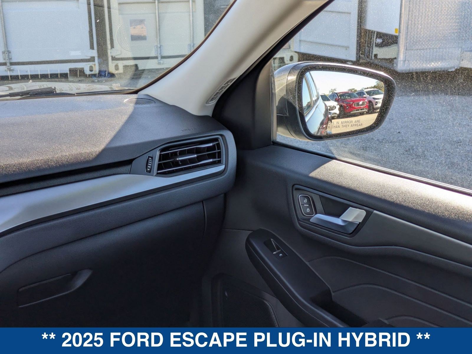 Certified 2025 Ford Escape SE image 18