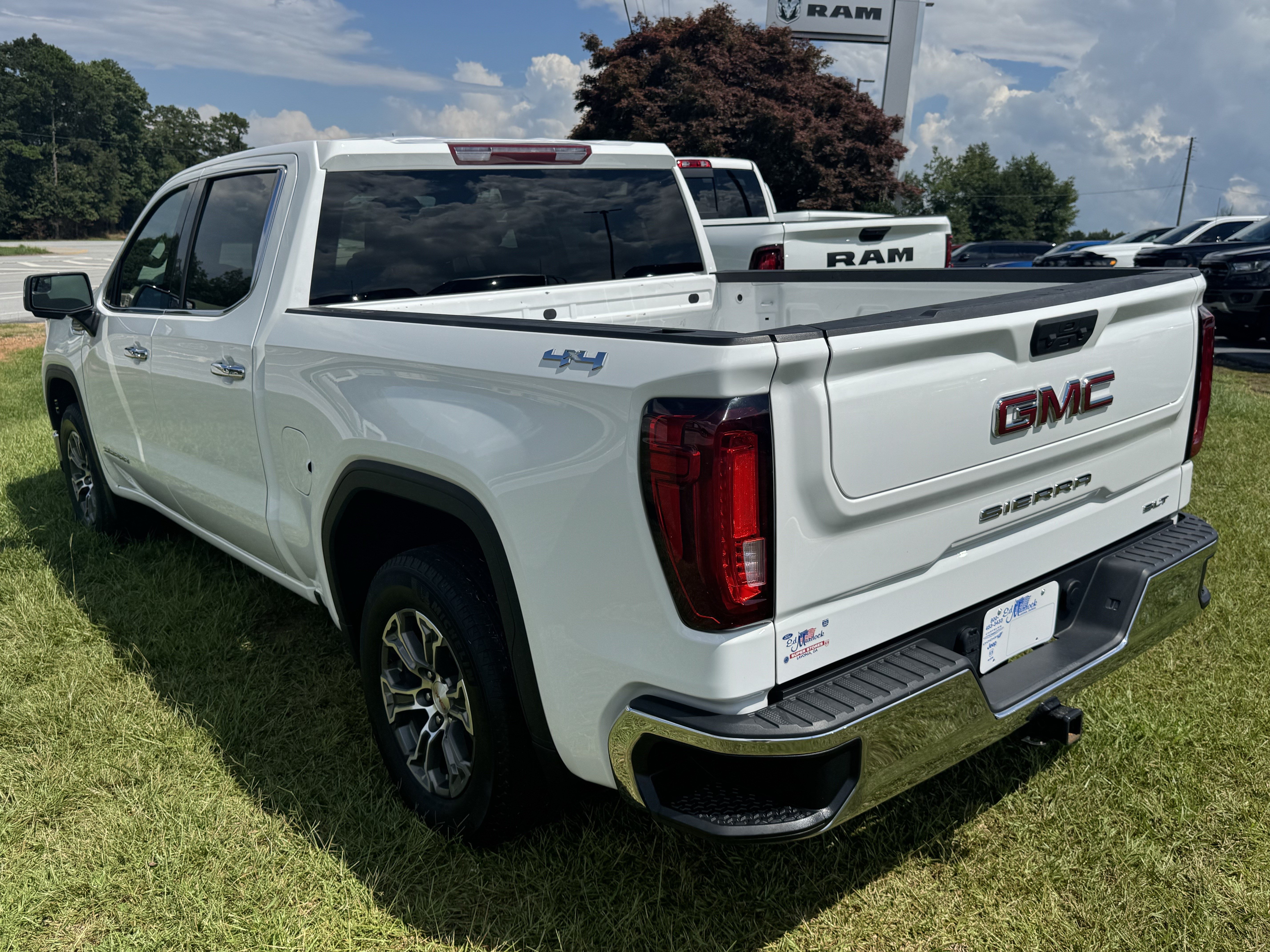 Used 2025 GMC Sierra 1500 SLT AWD/4WD image 7