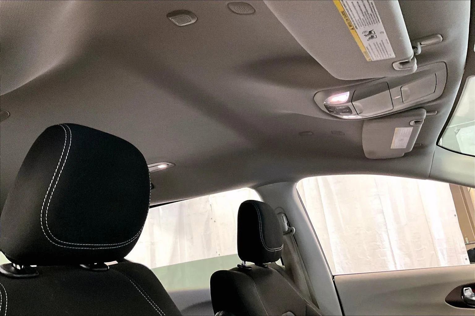 Used 2022 Chrysler Voyager LX image 21