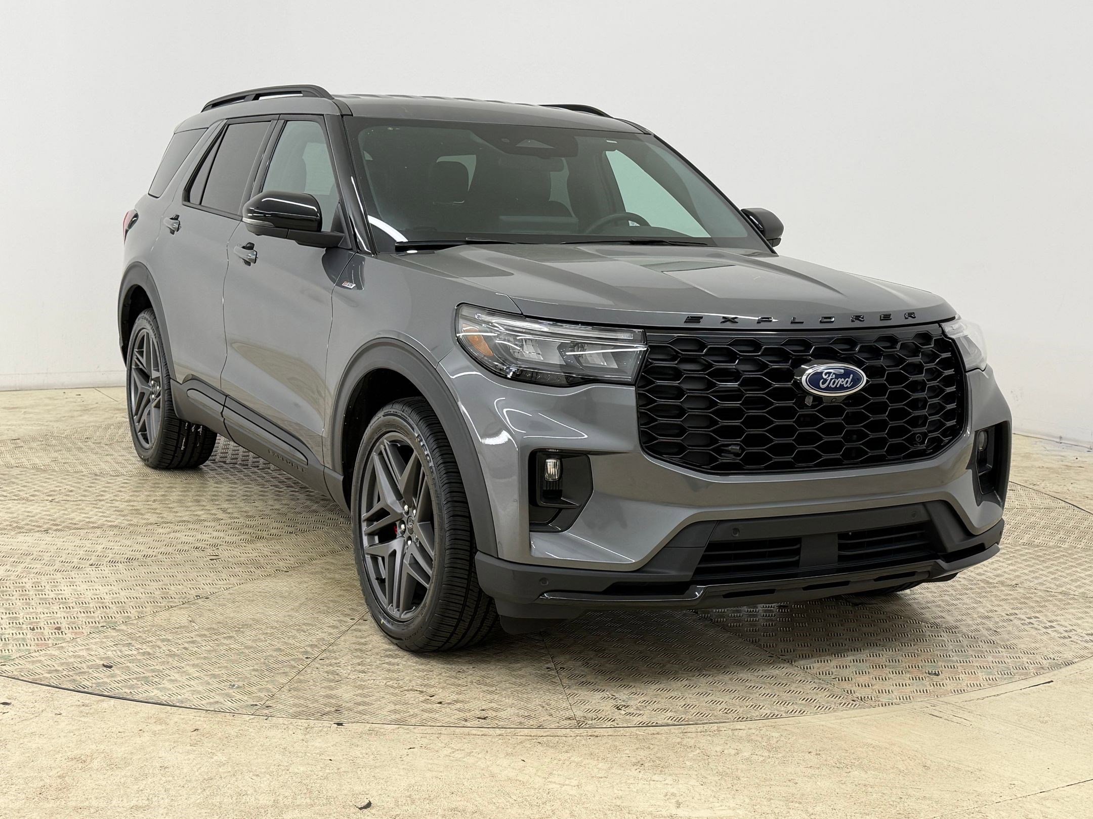 Certified 2025 Ford Explorer ST-Line w/ ST-Line Street Pack image 7