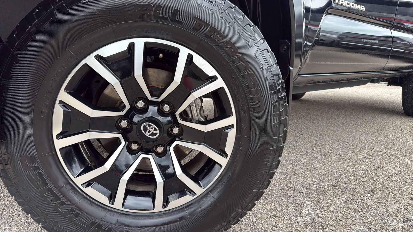 Used 2022 Toyota Tacoma TRD Sport AWD/4WD image 28