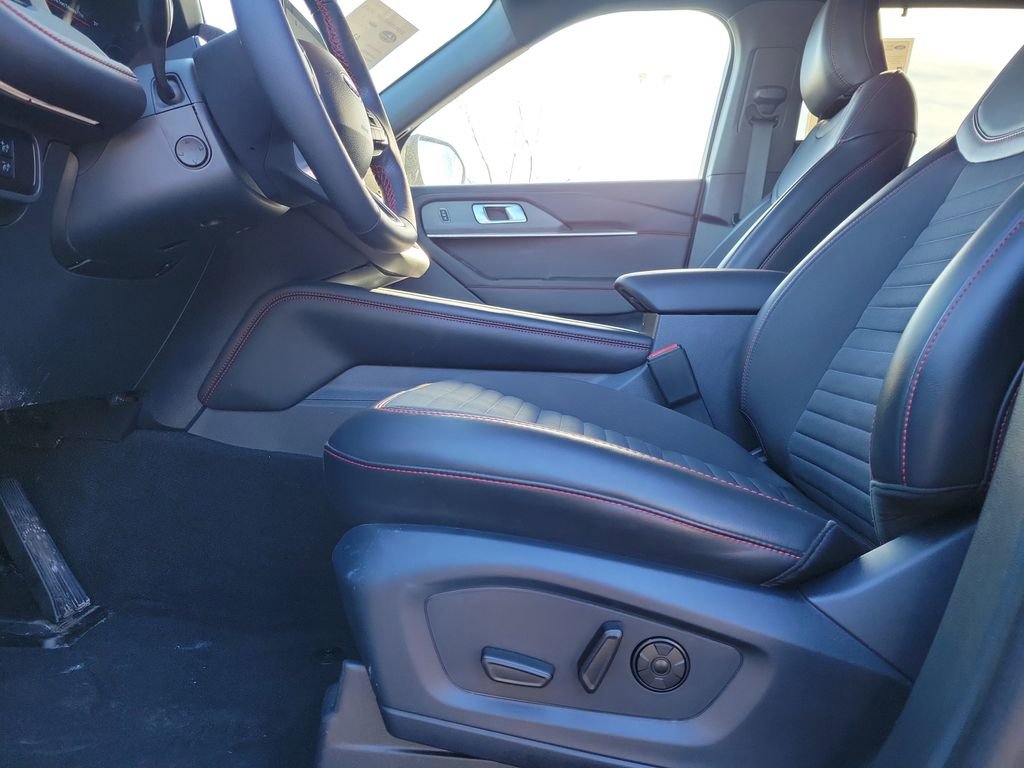 Certified 2025 Ford Explorer ST-Line w/ Premium Package image 17