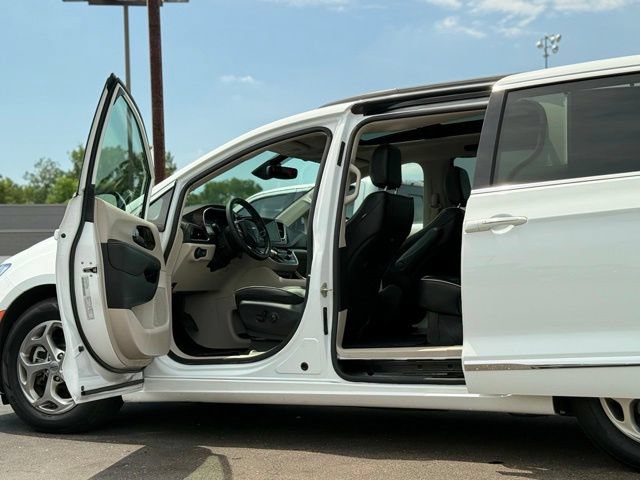 Used 2023 Chrysler Pacifica Limited FWD image 52