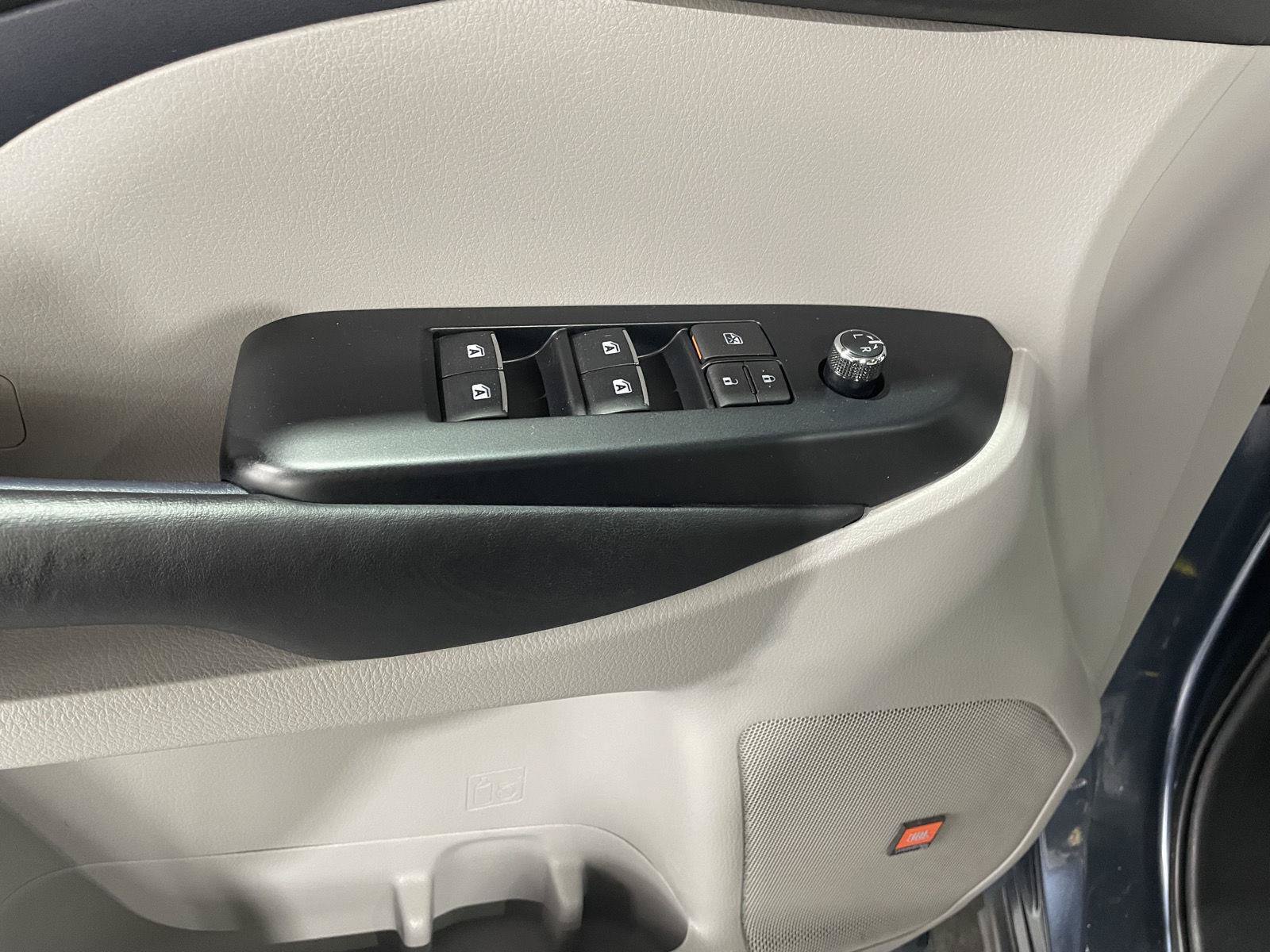 Used 2019 Toyota Highlander Limited AWD/4WD image 18