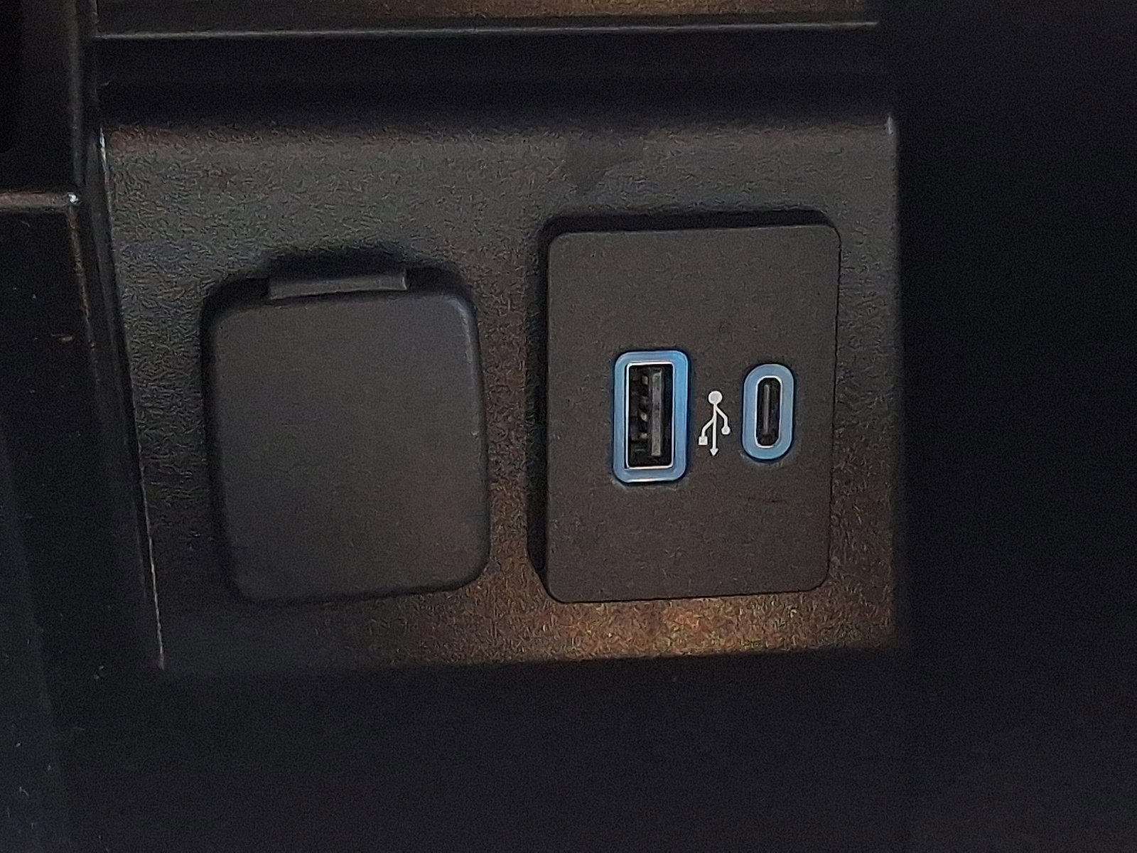 Certified 2022 Ford Explorer XLT w/ Class IV Trailer Tow Package image 24