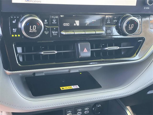 Used 2023 Toyota Highlander Platinum image 16