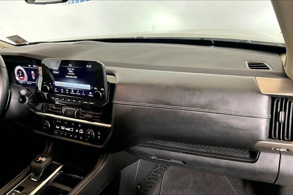 Used 2023 Nissan Pathfinder Platinum w/ Lighting Package (N93) FWD image 12
